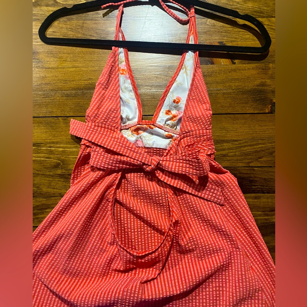 Backless dress